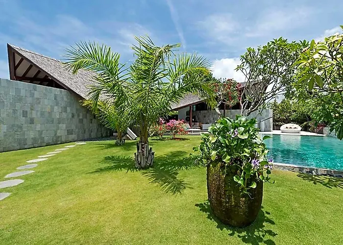 Villa The Layar - Designer And *
